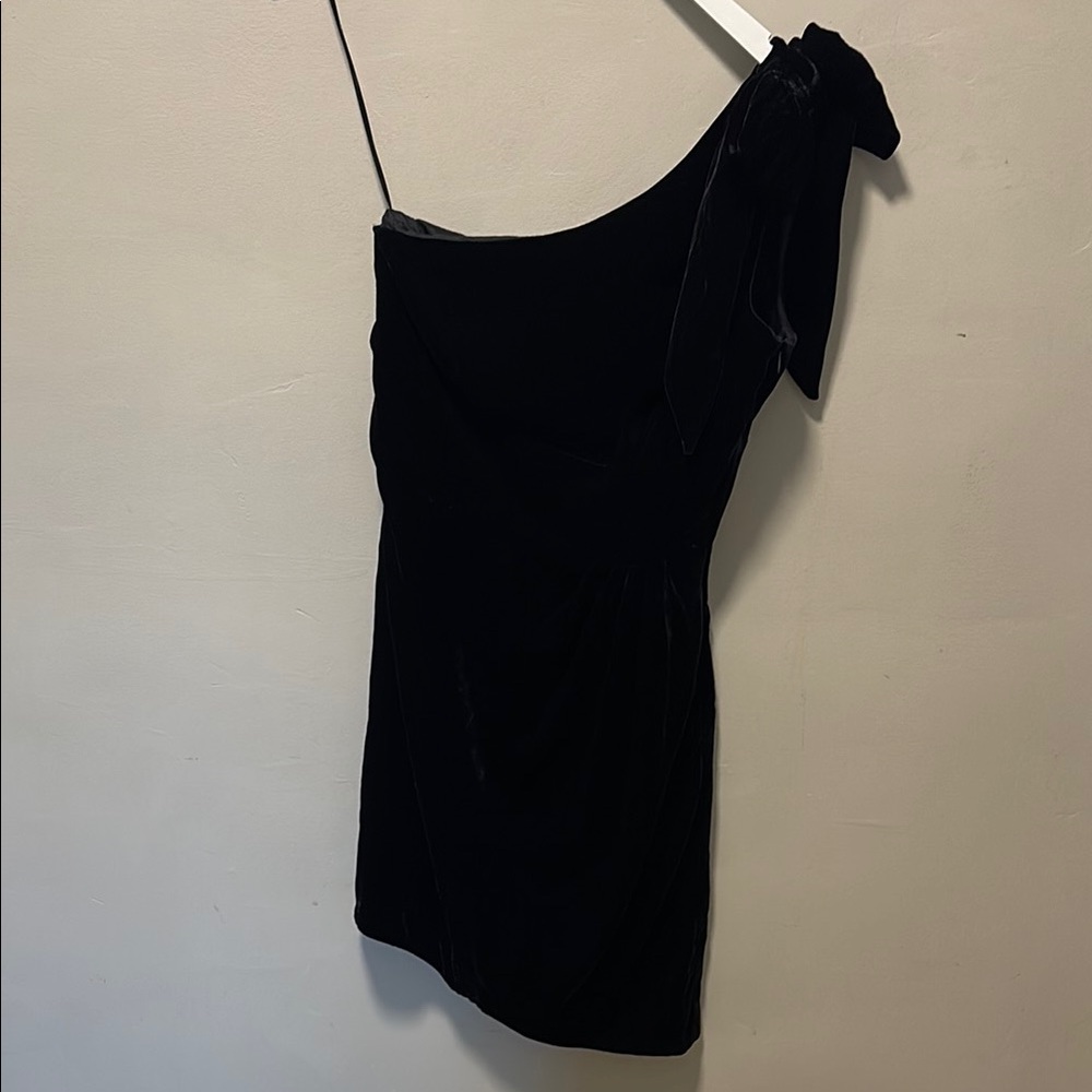 Elegant Black One-Shoulder Dress